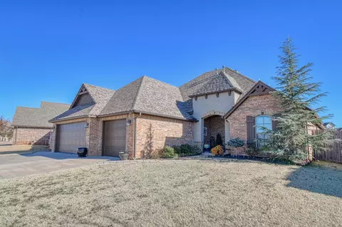 1424 Sonoma Lakes Blvd, Moore, OK 73160