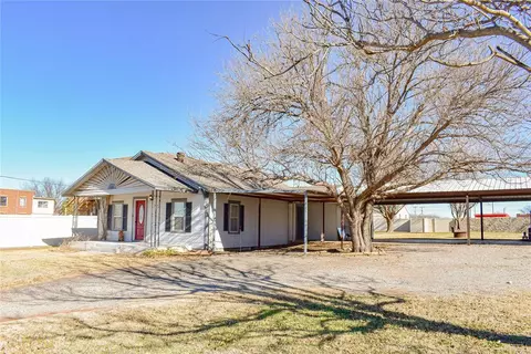 1112 N 5th St, Sayre, OK 73662