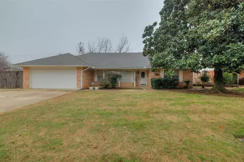 412 Garland St, Moore, OK 73160