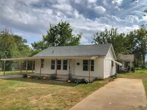 827 W Ridgewood St, Shawnee, OK 74801