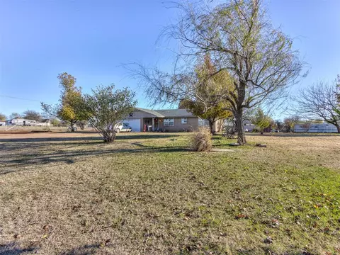 2116 S Cemetery Rd, Yukon, OK 73099