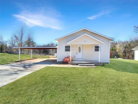 1631 N 1st St, Harrah, OK 73045