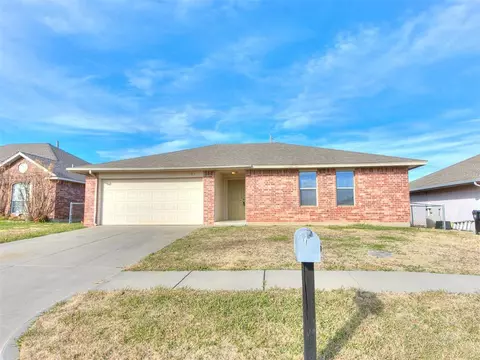 809 NW 18th St, Moore, OK 73160