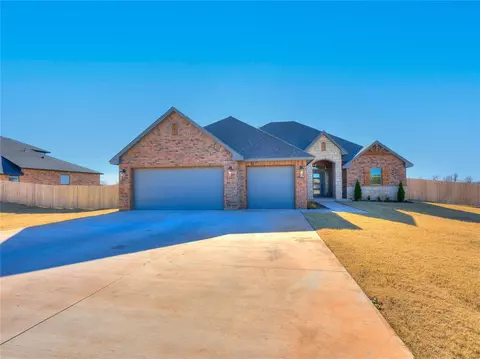 124 W Lynn Court Dr, Mustang, OK 73064