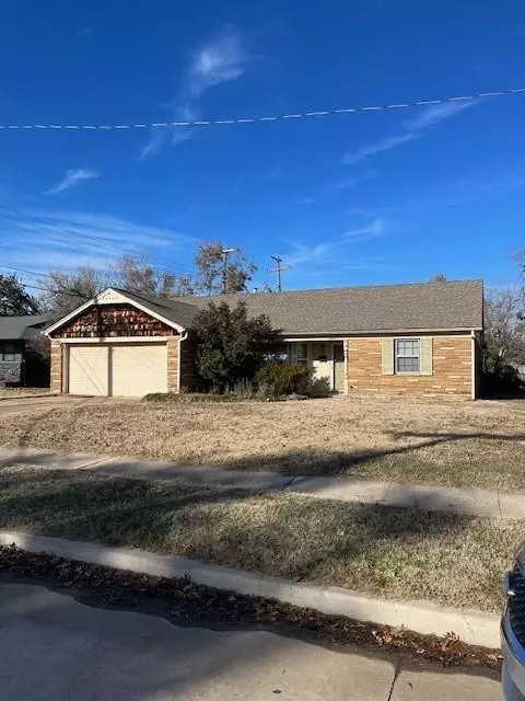 2905 Northland Rd, The Village, OK 73120