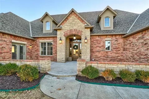 332 Saint Claire Dr, Edmond, OK 73025