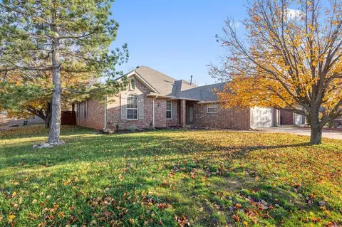 14624 Waterfront Rd, Edmond, OK 73013
