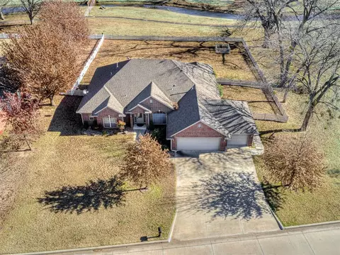 1511 Pecan Crossing Dr, Shawnee, OK 74804