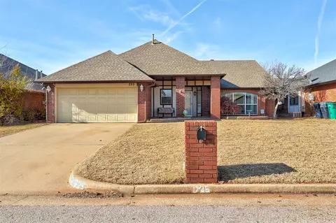 725 Westview Dr, Yukon, OK 73099