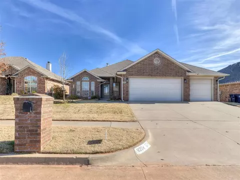 9204 Ians Pl, Moore, OK 73160