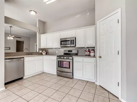 2806 Devonshire Dr, Norman, OK 73071 photo 3