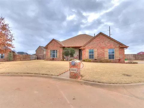 1211 Coleman Trl, Kingfisher, OK 73750