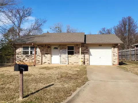 1810 Edwards St, Shawnee, OK 74801