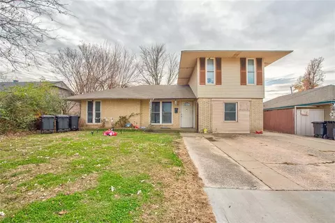 124 SW 15th St, Moore, OK 73160
