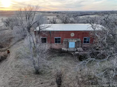 896 County Road 1470, Ninnekah, OK 73067