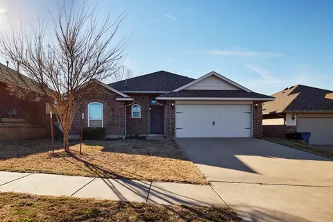 10904 Turtlewood Blvd, Midwest City, OK 73130