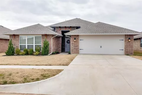 11616 SW 9th St, Yukon, OK 73099