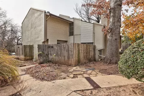 813 Red Bird Ln, Norman, OK 73072