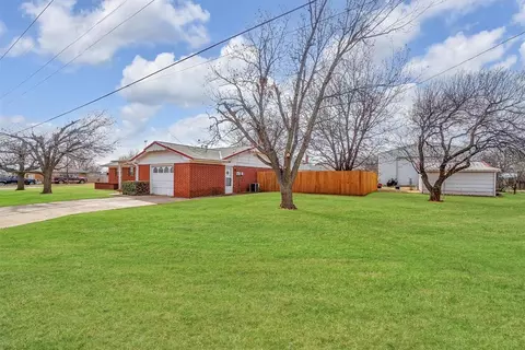 1501 N 2nd St, Sayre, OK 73662