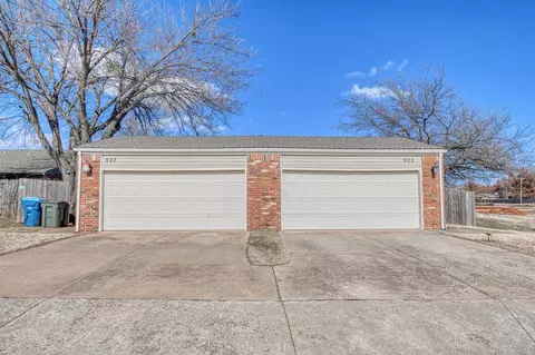 925 Swan Lake Ct, Edmond, OK 73003