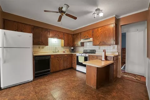 308 S Elm, Erick, OK 73645 photo 10