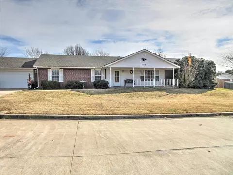 1112 W Washington Cir, Tecumseh, OK 74873