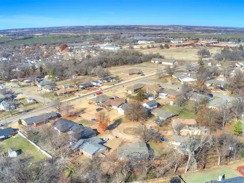 823 E Lamplighter Ct, Guthrie, OK 73044 photo 32