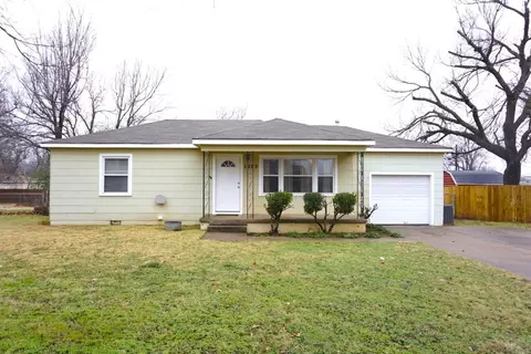 1207 E Rainbow Dr, Perry, OK 73077 photo 1