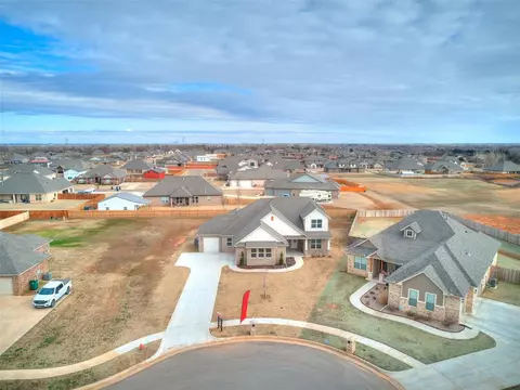 2712 Samuel Cir, Yukon, OK 73099