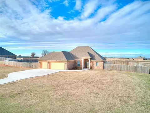 373 NE Sanders Dr, Elgin, OK 73538