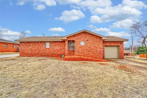 1218 Wilson Ave, Clinton, OK 73601