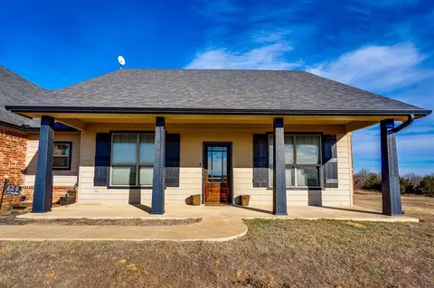 620 Baylor Rd, Ada, OK 74820 photo 4