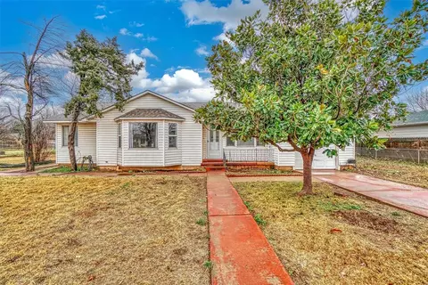 814 E Nona St, Altus, OK 73521