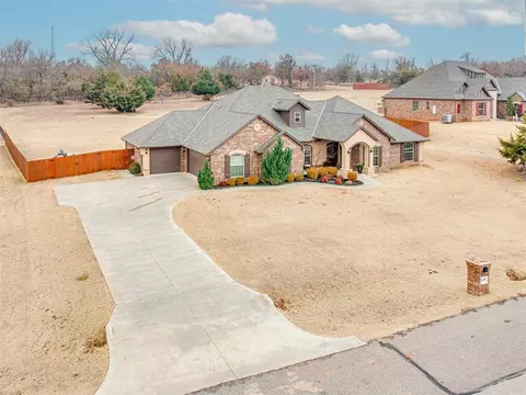 8419 Shadow Lake Dr, Blanchard, OK 73010