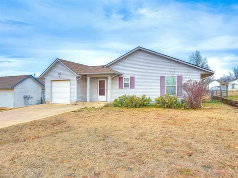 8917 NE 45th St, Spencer, OK 73084