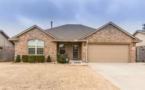 904 SW 16th St, Moore, OK 73160