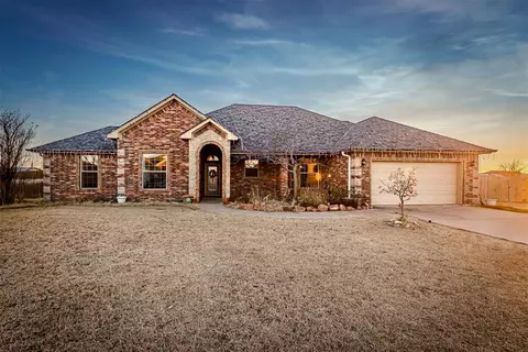 1212 Brandi Dr, Elgin, OK 73538