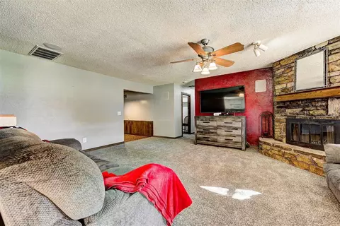 9704 Kent Dr, Midwest City, OK 73130