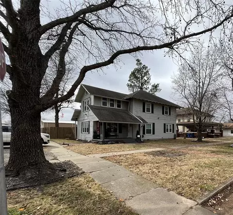 302 W 5th St, Stroud, OK 74079