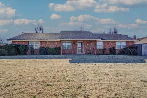 3721 Oak Grove Dr, Midwest City, OK 73110