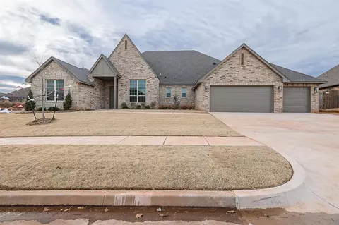 3025 Mackenzie Ave, Edmond, OK 73013