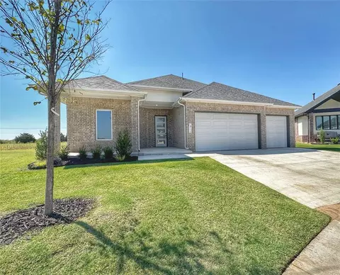 8112 NW 151st Cir, Edmond, OK 73013