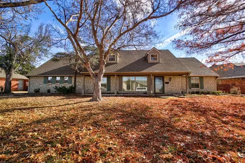 8108 Lakehurst Dr, Oklahoma City, OK 73120