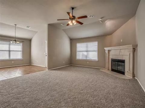 516 Manhattan Dr, Moore, OK 73160 photo 6