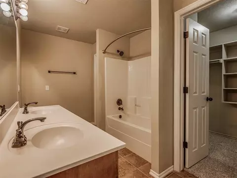 516 Manhattan Dr, Moore, OK 73160 photo 16