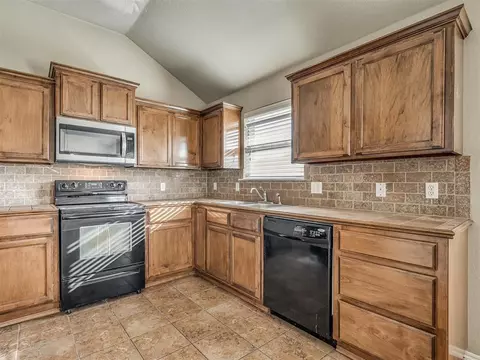516 Manhattan Dr, Moore, OK 73160 photo 10