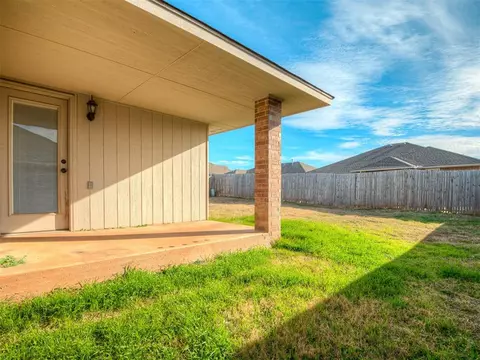 516 Manhattan Dr, Moore, OK 73160 photo 28