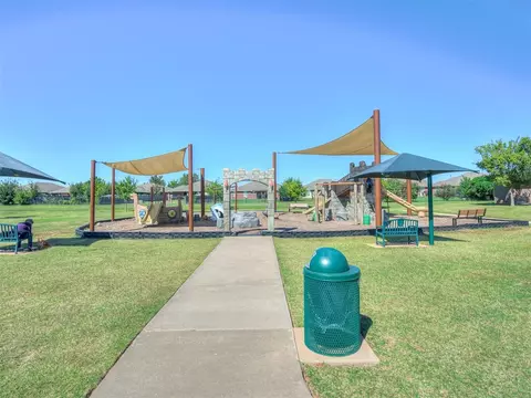 516 Manhattan Dr, Moore, OK 73160 photo 31