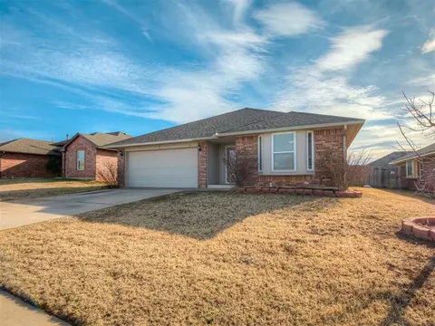 516 Manhattan Dr, Moore, OK 73160 photo 2