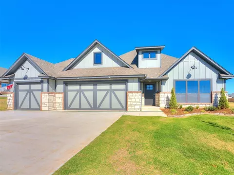 9933 NW 98th St, Yukon, OK 73099